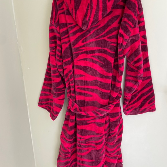 Roberto Cavalier Unisex Zebra Shawl Bathrobe Red Size XXL - Picture 8 of 15